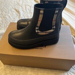 Burberry Chelsea Boots (Kids)
